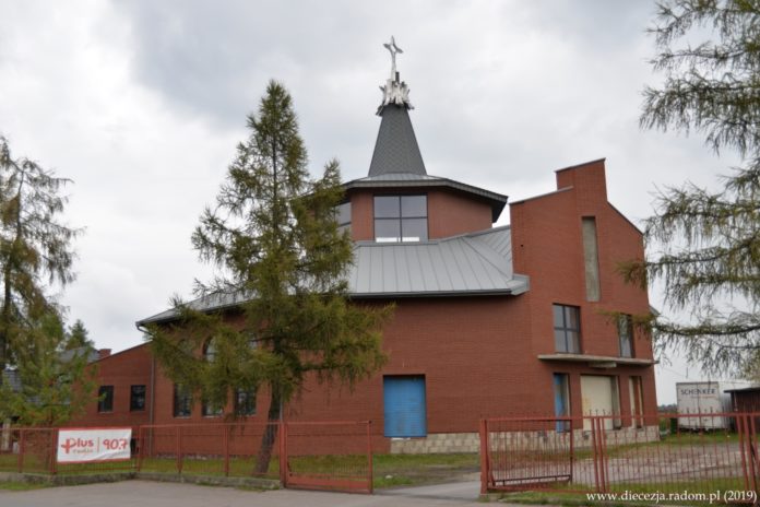 Kościół pw. św. Jana Pawła II i św. Cyryla i Metodego w Radomiu. Foto: ks. S. Piekielnik / www.diecezja.radom.pl