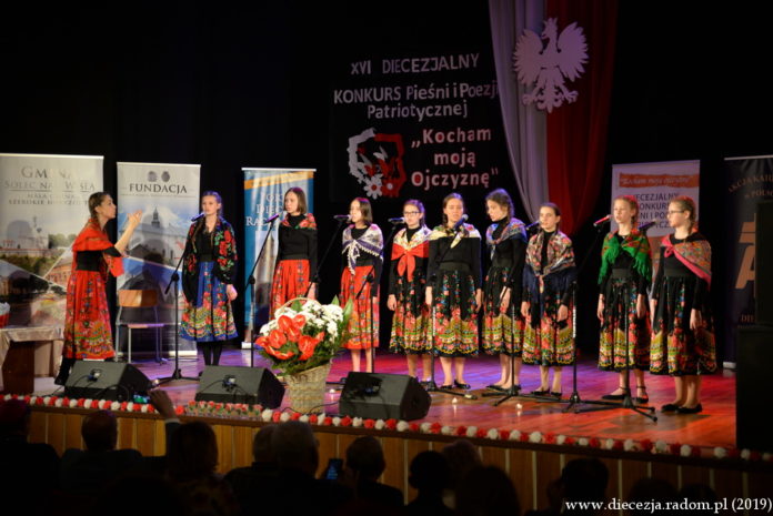 Konkurs Pieśni i Poezji Patriotycznej „Kocham Moją Ojczyznę”. Foto: ks. S. Piekielnik / www.diecezja.radom.pl