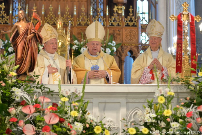 Złoty Jubileusz kapłaństwa biskupów: Henryka Tomasika i Adama Odzimka. Foto: ks. Stanisław Piekielnik / www.diecezja.radom.pl zloty_jubileusz_000