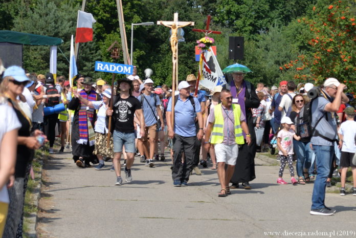41. Piesza Pielgrzymka Diecezji Radomskiej na Jasną Górę. Rozpoczęcie. Foto: ks. S. Piekielnik / www.diecezja.radom.pl