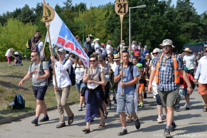 41. Piesza Pielgrzymka Diecezji Radomskiej na Jasną Górę. Rozpoczęcie. Foto: ks. S. Piekielnik / www.diecezja.radom.pl
