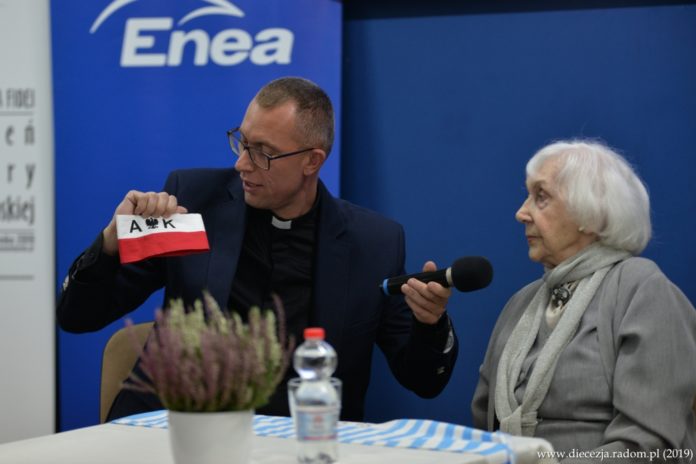 Pani Lucyna Adamkiewicz, ps. „Ewa”, od 15. roku życia była żołnierzem Armii Krajowej. Foto: ks. S. Piekielnik / www.diecezja.radom.pl