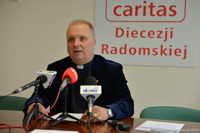 Ks. Robert Kowalczyk. Dyrektor Caritas Diecezji Radomskiej. Foto: ks. S. Piekielnik / www.diecezja.radom.pl