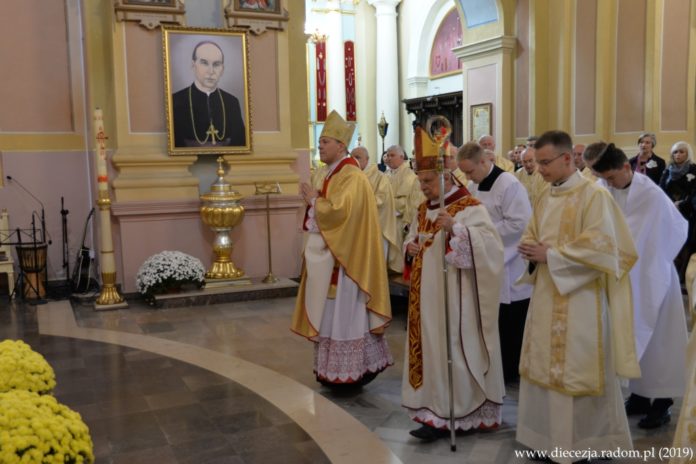 Msza św. o wyniesienie na ołtarze SŁ. B. Bp. Piotra Gołebiowskiego. Jedlińsk 2019. Foto: ks. S. Piekielnik / www.diecezja.radom.pl
