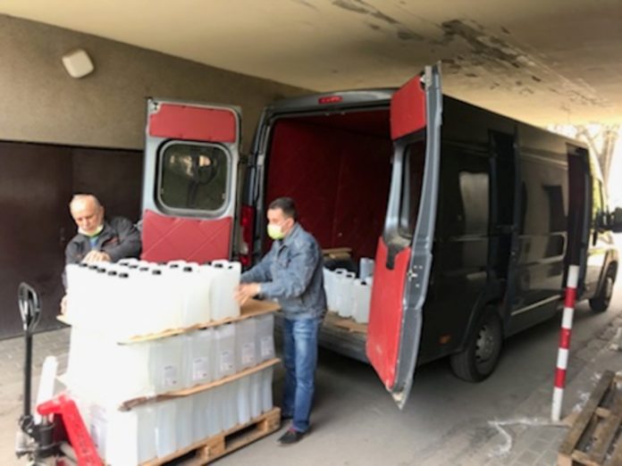 Transport płynu dezynfekującego dla Radomskiego Szpitala Specjalistycznego. Foto: Kuria Diecezji Radomskiej