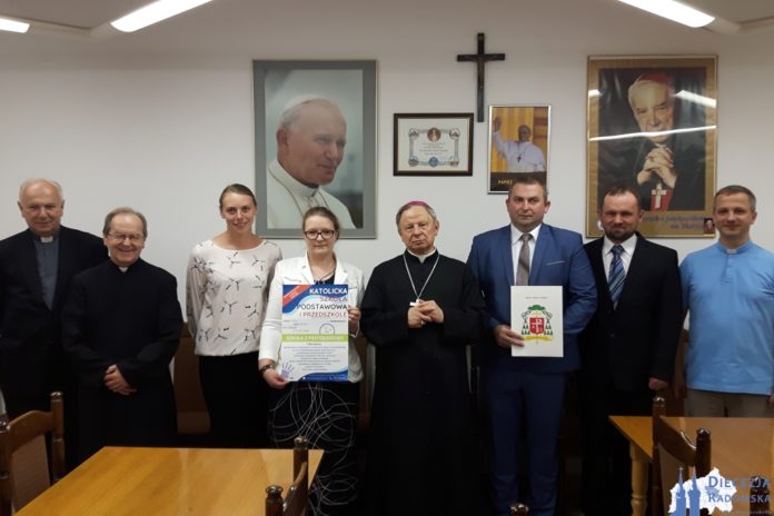 Katolicka Szkoła Podstawowa w Odrowążu. Foto: ks. S. Piekielnik / www.diecezja.radom.pl