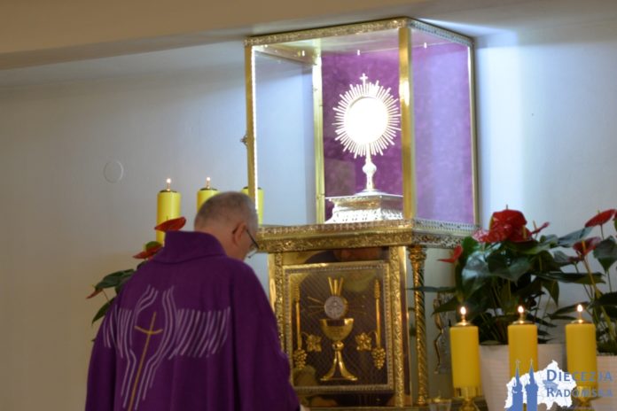 Kaplica Adoracji Najświętszego Sakramentu w Pionkach. Foto: ks. S. Piekielnik / www.diecezja.radom.pl