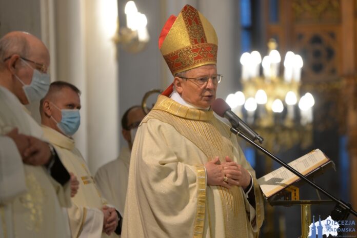 Msza św. w 102. rocznicę odzyskania przez Polskę niepodległości. Foto: ks. S. Piekielnik / www.diecezja.radom.pl