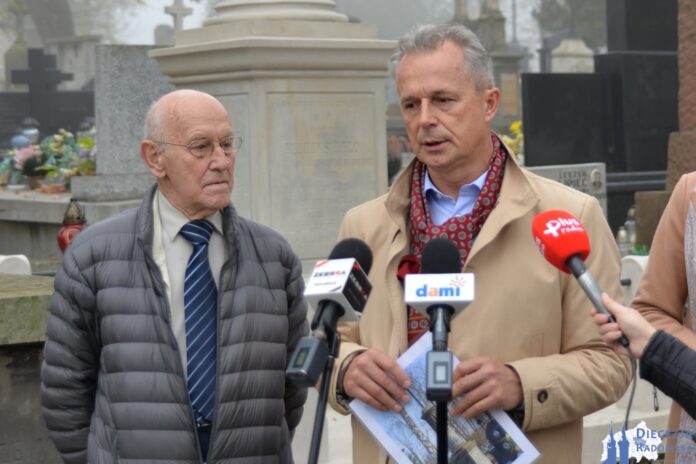 Jerzy Przyborowski, Przewodniczący Zarządu SKOZCR (z lewej) i Sławomir Adamiec, wiceprzewodniczący (z prawej). Foto: ks. S. Piekielnik / www.diecezja.radom.pl
