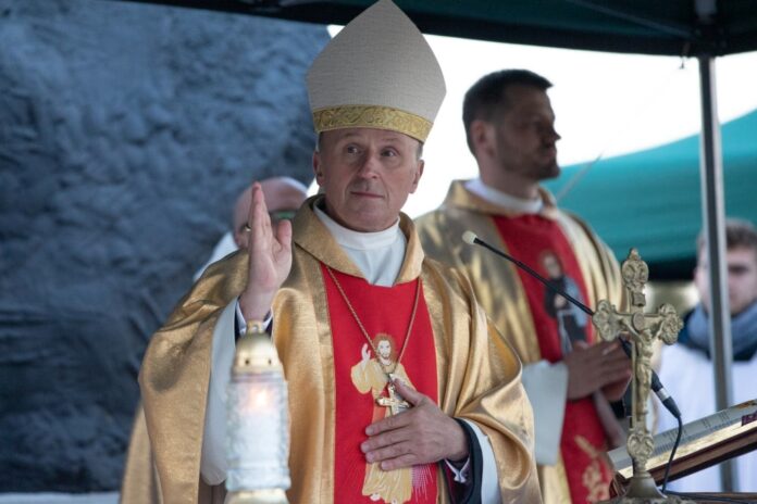 Bp Marek Solarczyk. Cmentarz Komunalny w Radomiu (ul. Ofiar Firleja). Foto: www.facebook.com/bpmsolarczyk