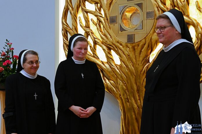 Siostry Nazaretanki z Jedlni-Kolonii (od lewej): Dobromiła Urynowicz, Ewelina Bubała i Janina Mateusiak. Foto: ks. S. Piekielnik / www.diecezja.radom.pl